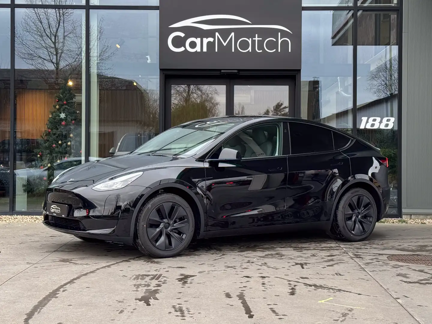 Tesla Model Y RWD Standard Range - Solid Black Černá - 1