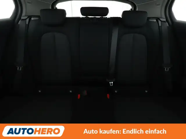 BMW 1 Series view 15