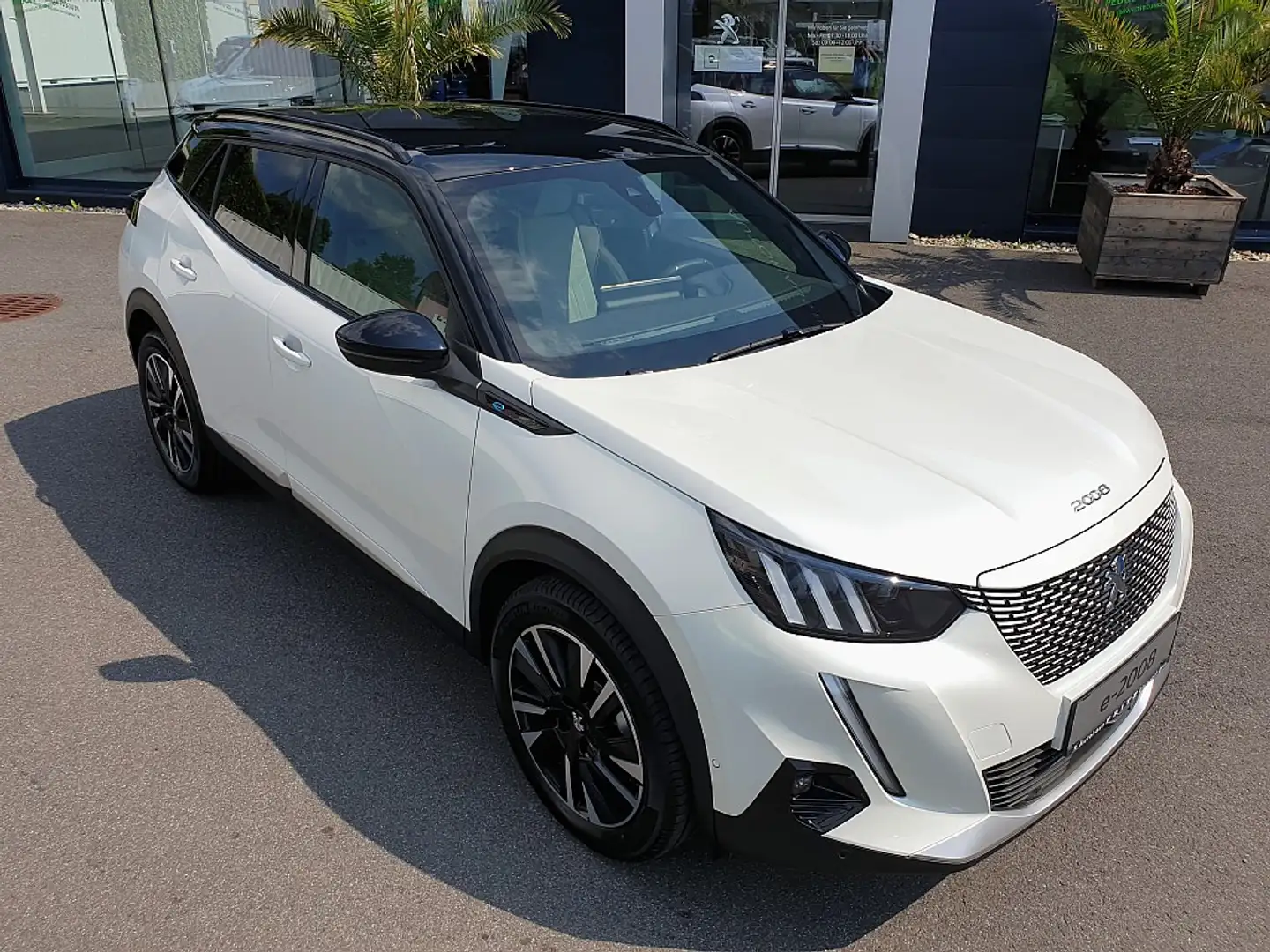 Peugeot 2008 GT Pack e- "inkl. Aluwinterräder" Weiß - 1