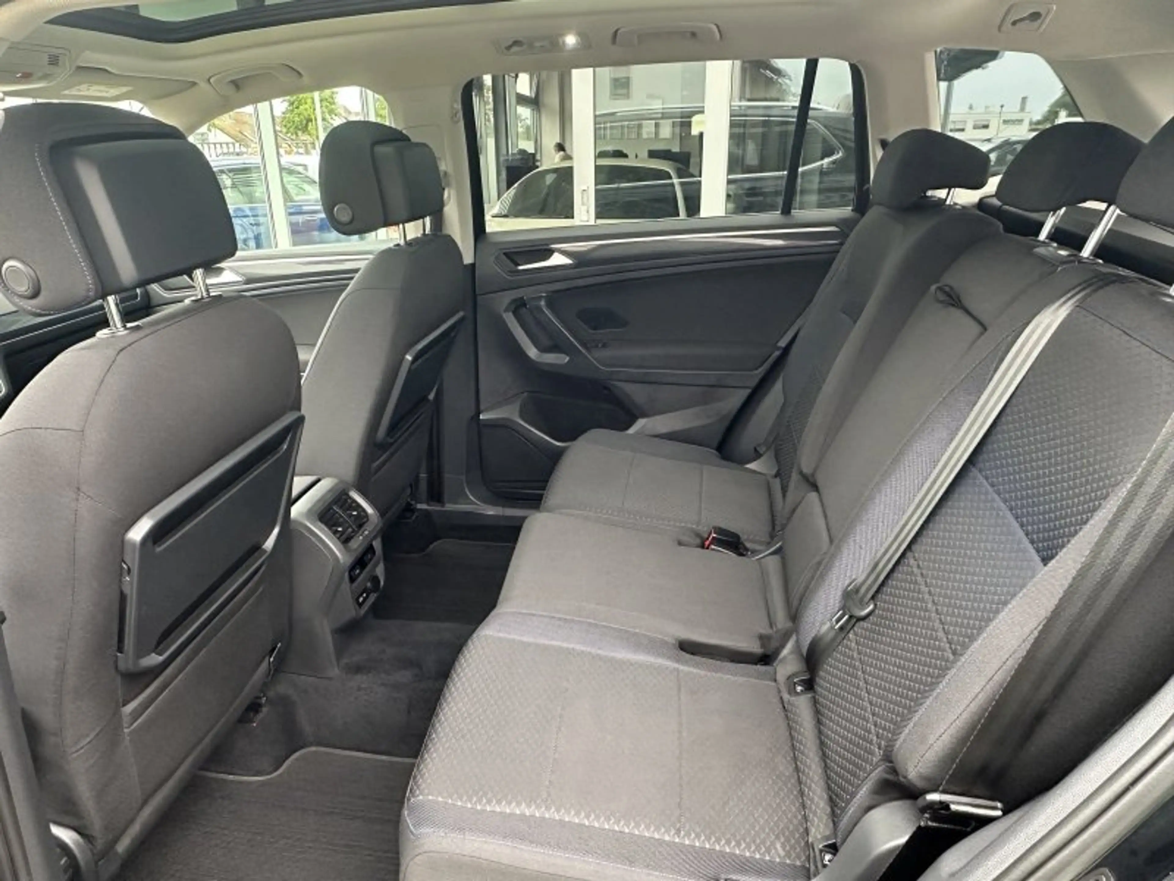 Volkswagen Tiguan Allspace 2.0 TDI United AHK Navi Pano ACC PDC Sitzheizung — photo 14