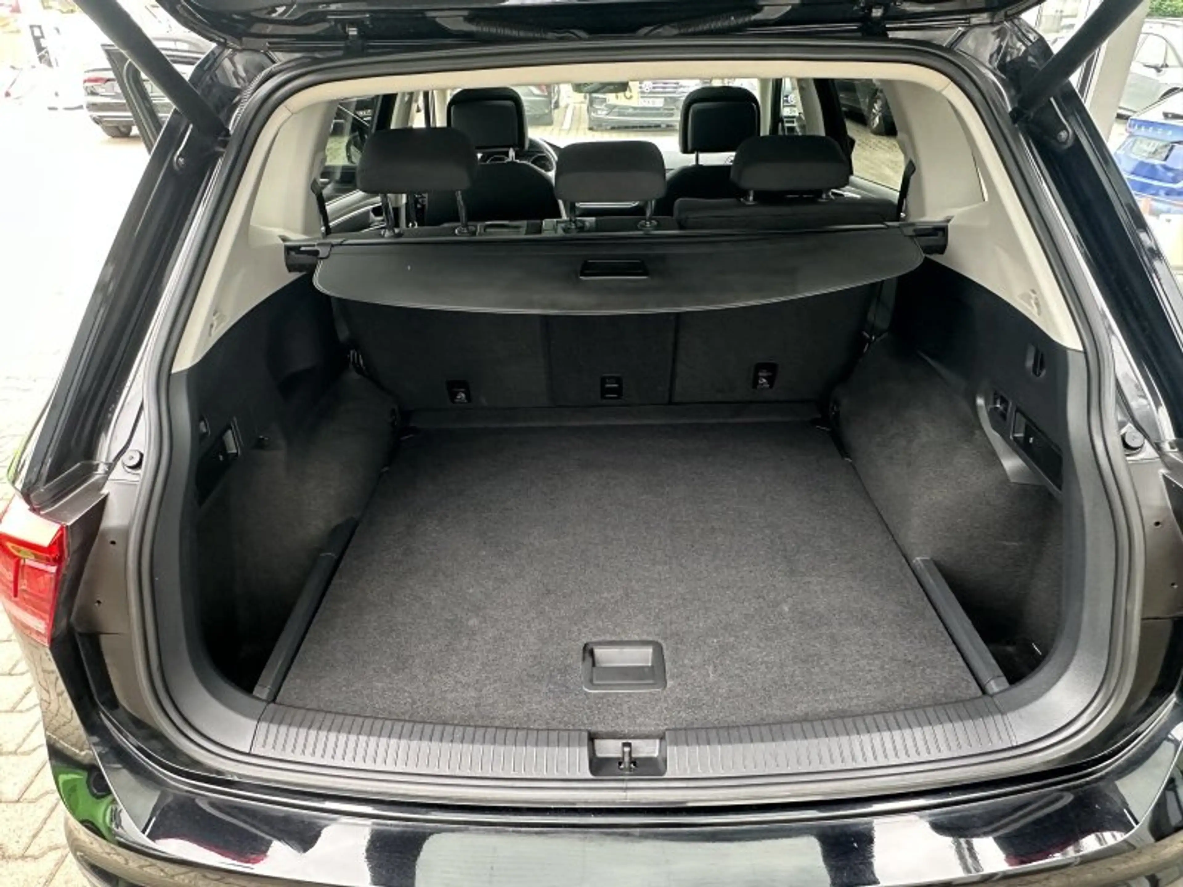 Volkswagen Tiguan Allspace 2.0 TDI United AHK Navi Pano ACC PDC Sitzheizung — photo 10