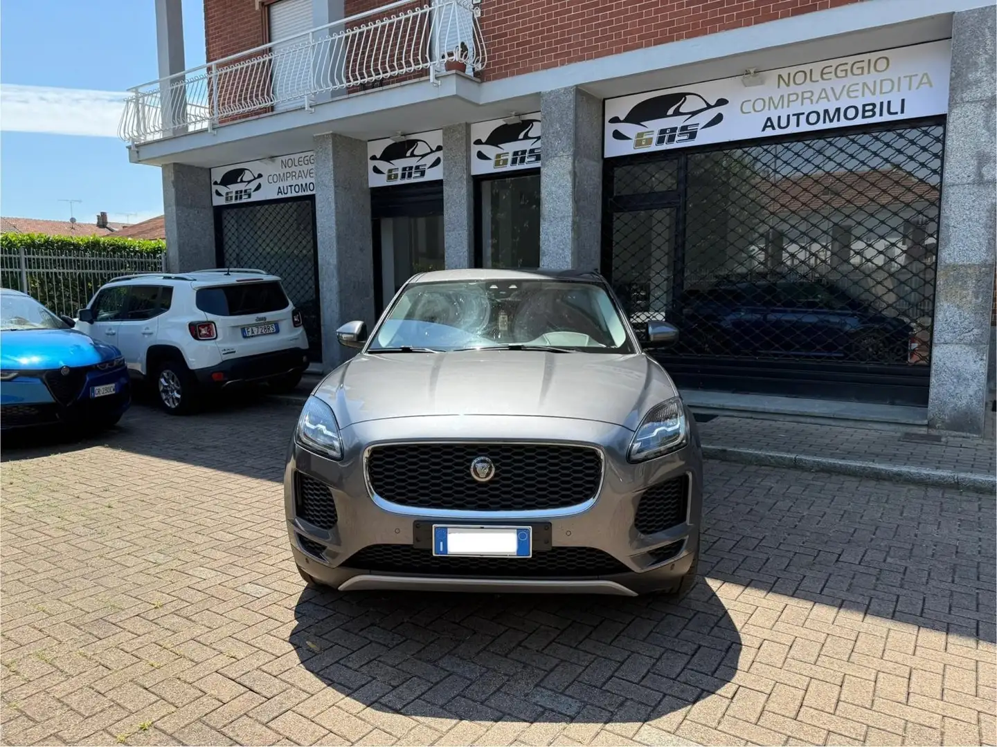 Jaguar E-Pace JAGUAR  E-PACE 2.0d i4 awd 150cv AUTOMATICA Grigio - 1