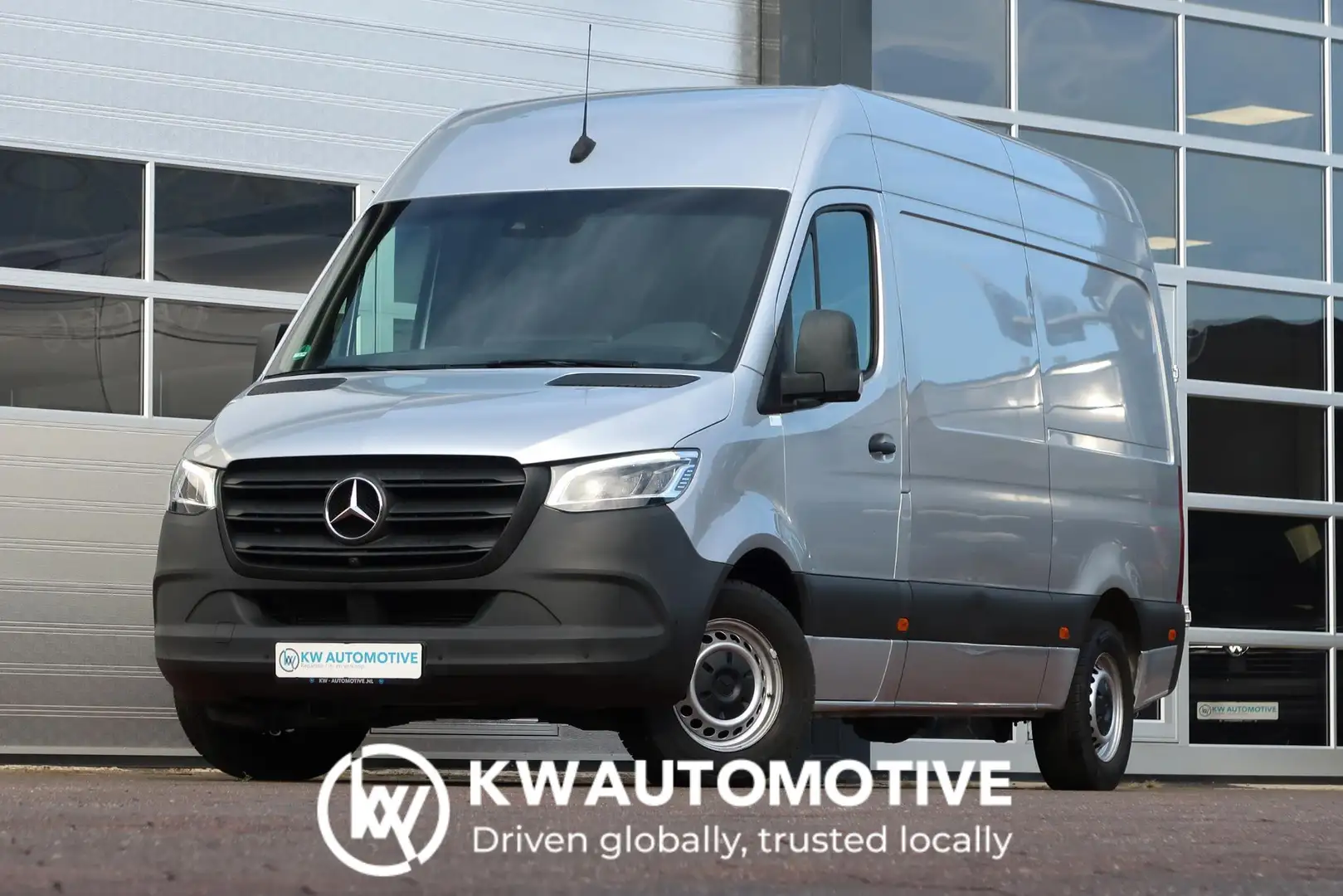 Mercedes-Benz Sprinter 319 3.0 CDI L2H2 V6 AUT/ 360/ LED/ MBUX/ ACC/ CLIM Plateado - 1