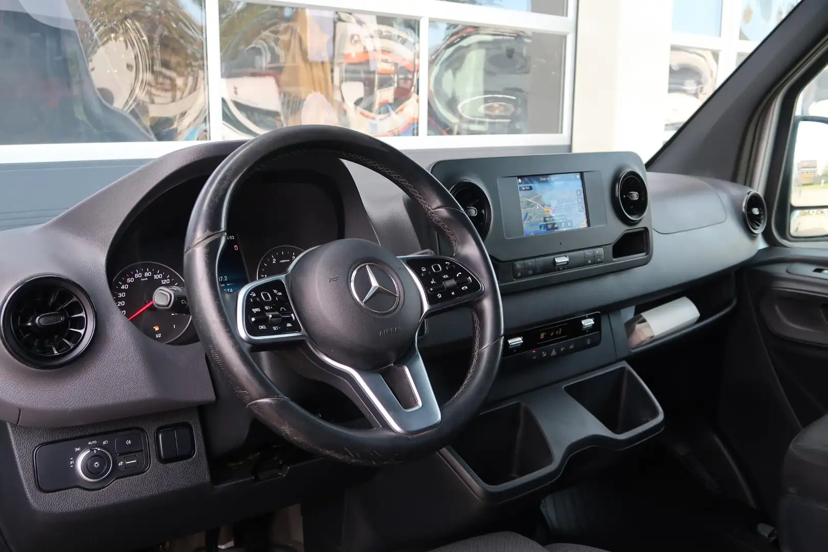 Mercedes-Benz Sprinter 319 3.0 CDI L2H2 V6 AUT/ 360/ LED/ MBUX/ ACC/ CLIM Plateado - 2