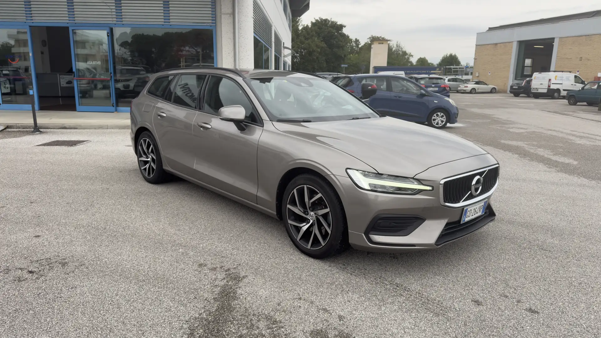 Volvo V60 V60 2.0 d3 Momentum geartronic my20 !IVA ESPOSTA!! Blu/Azzurro - 2