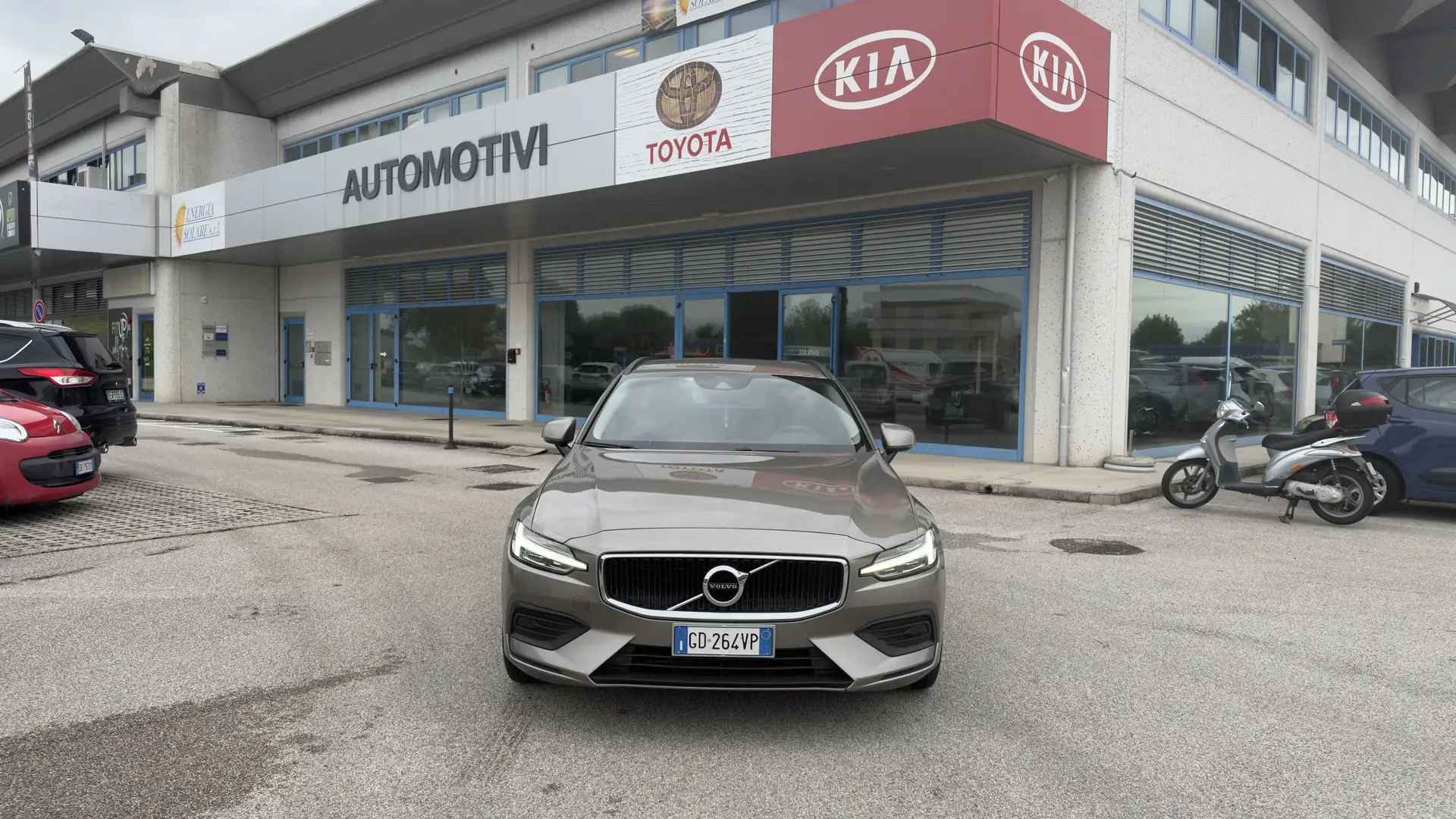 Volvo V60 V60 2.0 d3 Momentum geartronic my20 !IVA ESPOSTA!! Blu/Azzurro - 1