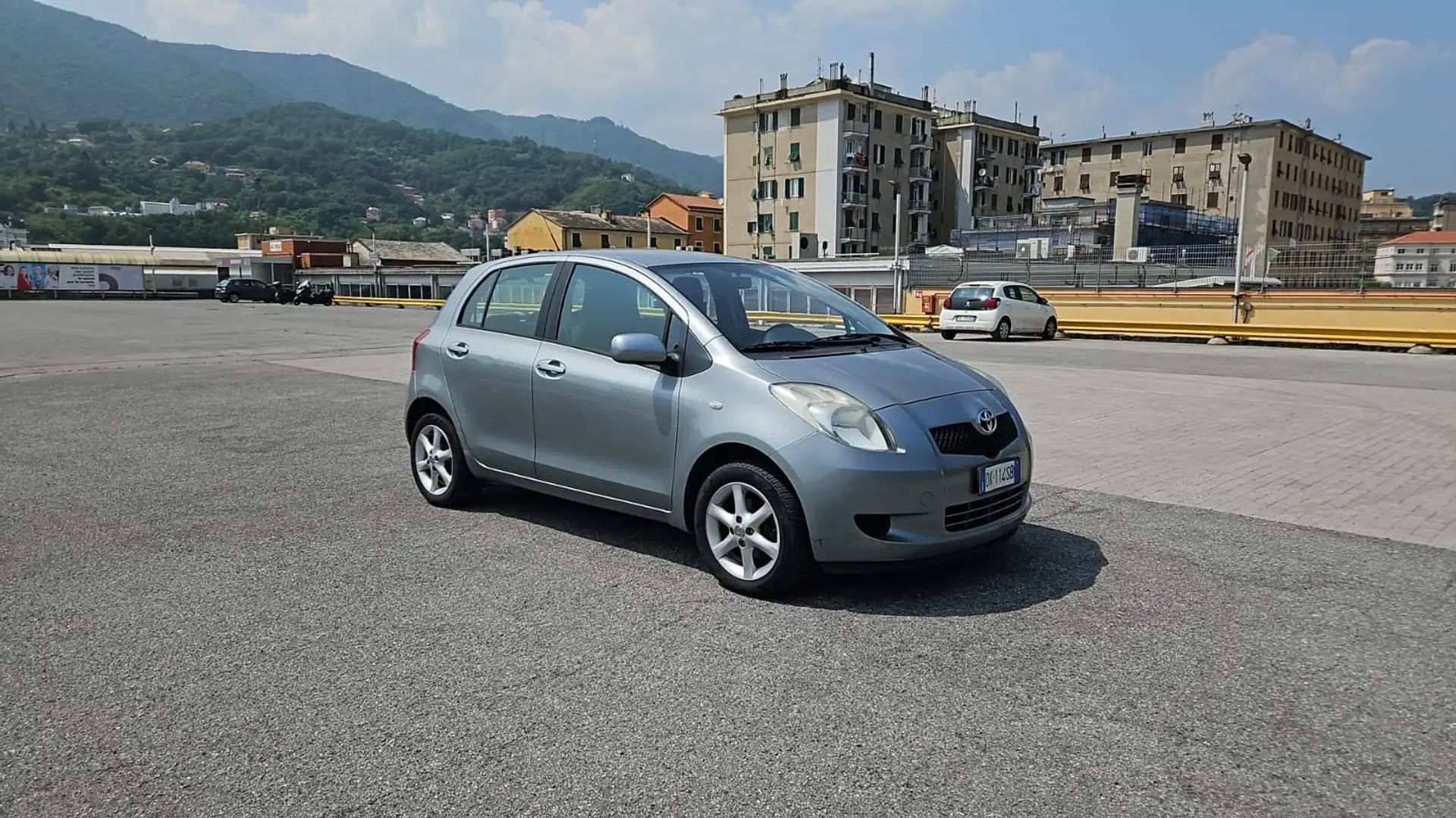 Toyota Yaris 5p 1.0 Sol - 1
