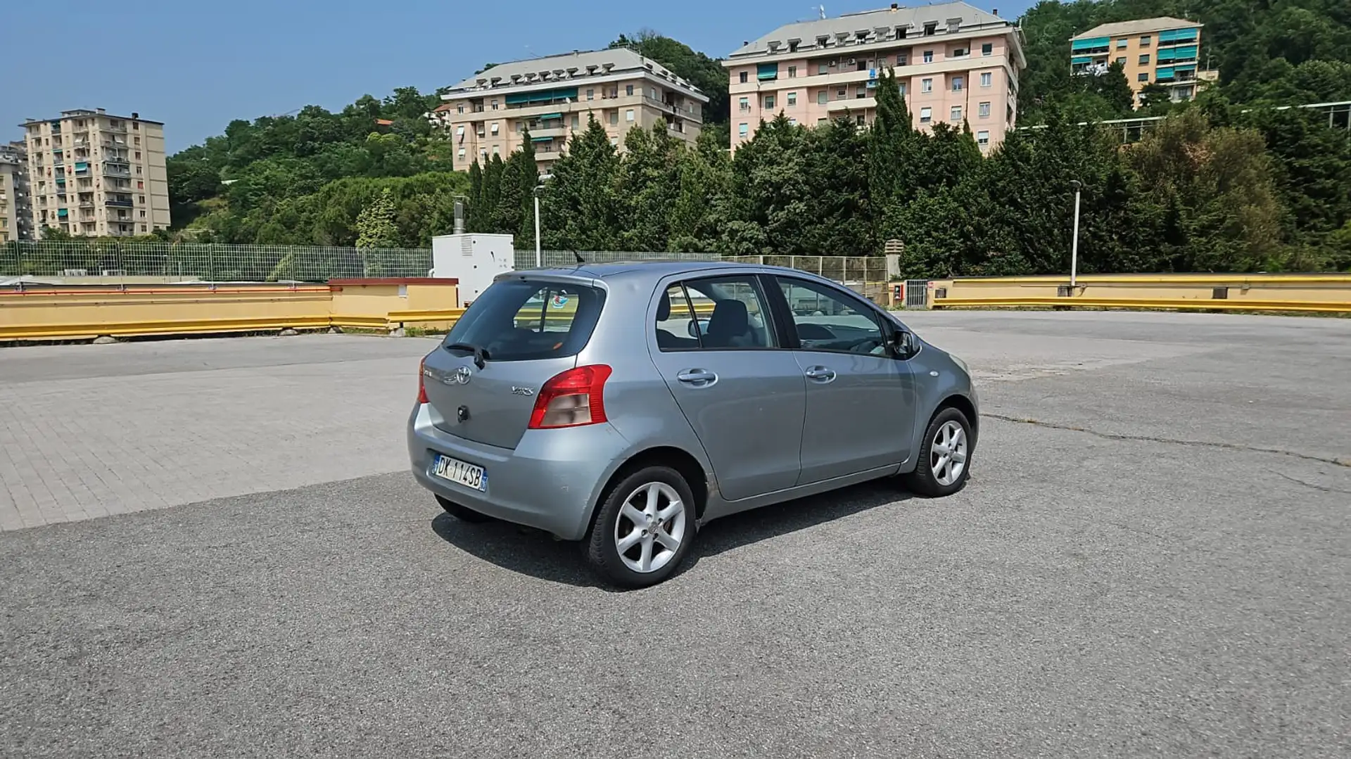 Toyota Yaris 5p 1.0 Sol - 2