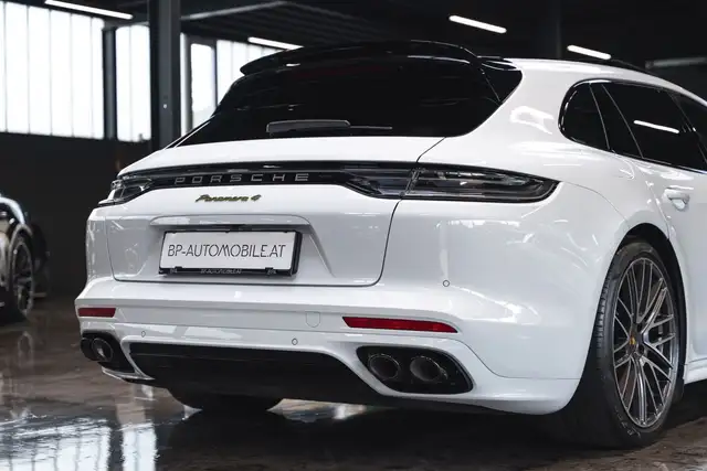 Porsche Panamera view 11