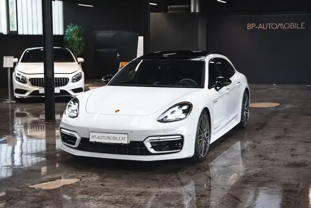 Porsche Panamera view 4
