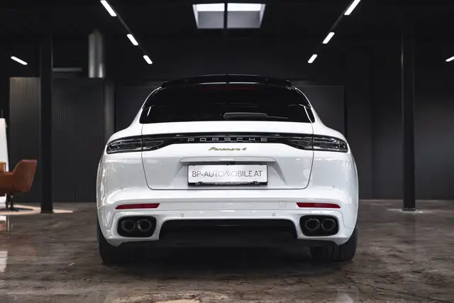 Porsche Panamera view 7