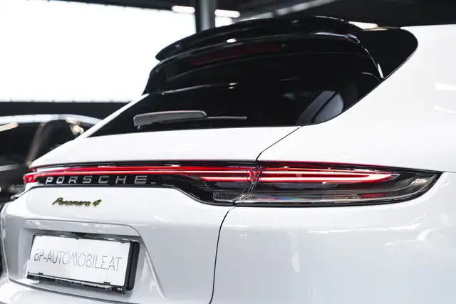 Porsche Panamera view 10