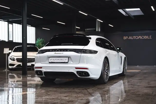 Porsche Panamera view 8