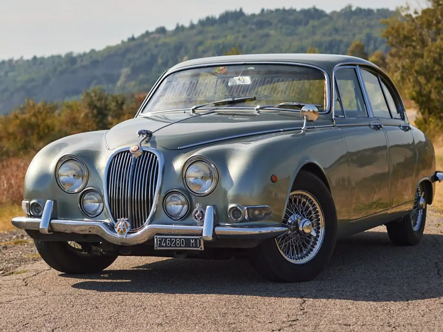 Jaguar S-Type 3.8, Opalescent Golden Sand, 1966 Gold - 1