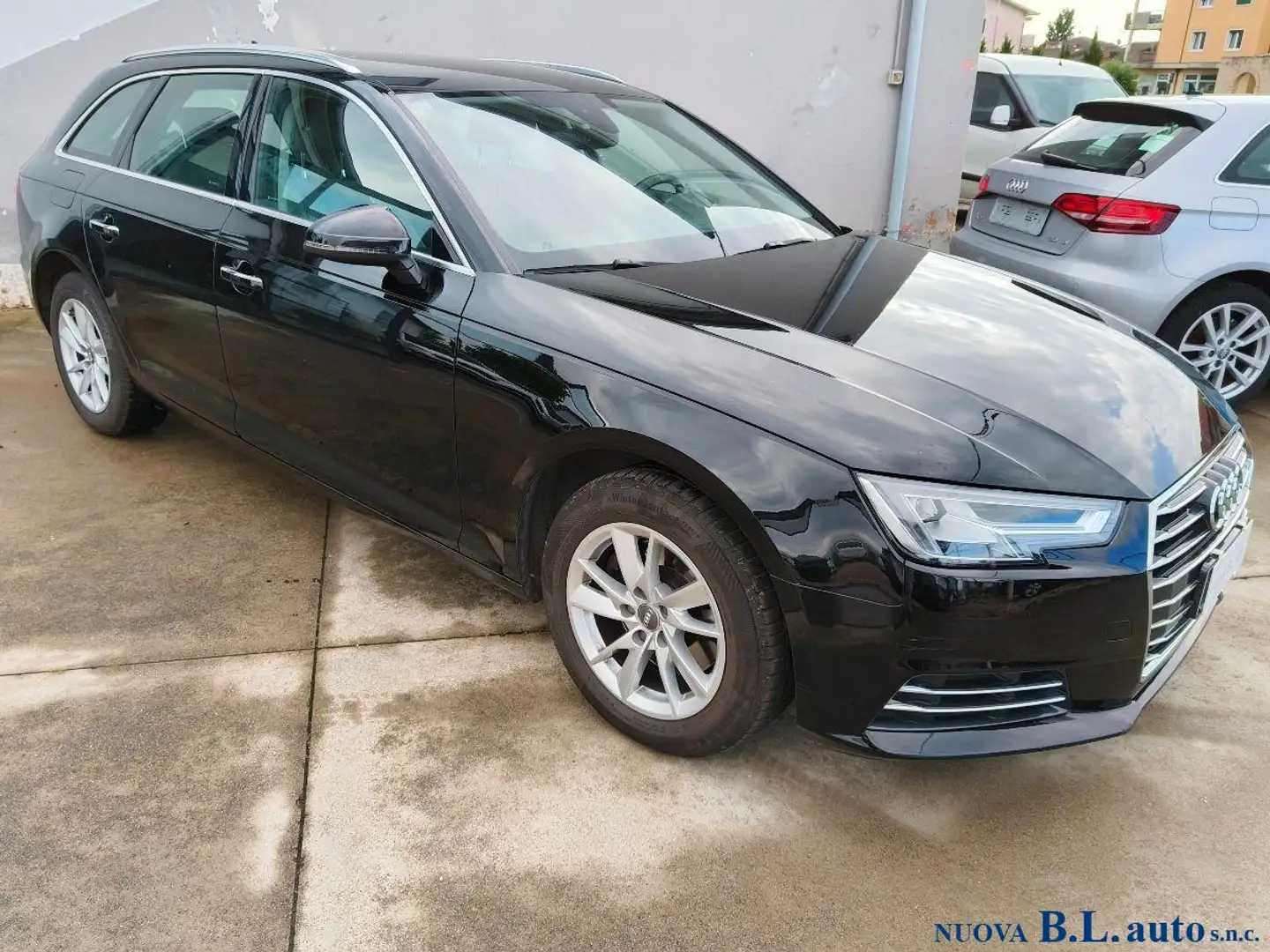 Audi A4 Avant 2.0 tfsi g-tron Design 170cv Černá - 2