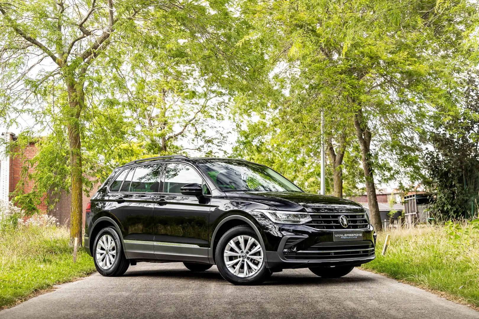Volkswagen Tiguan 1.5 TSI DSG Elegance * LED * CarPlay * ACC * PDC * Zwart - 1