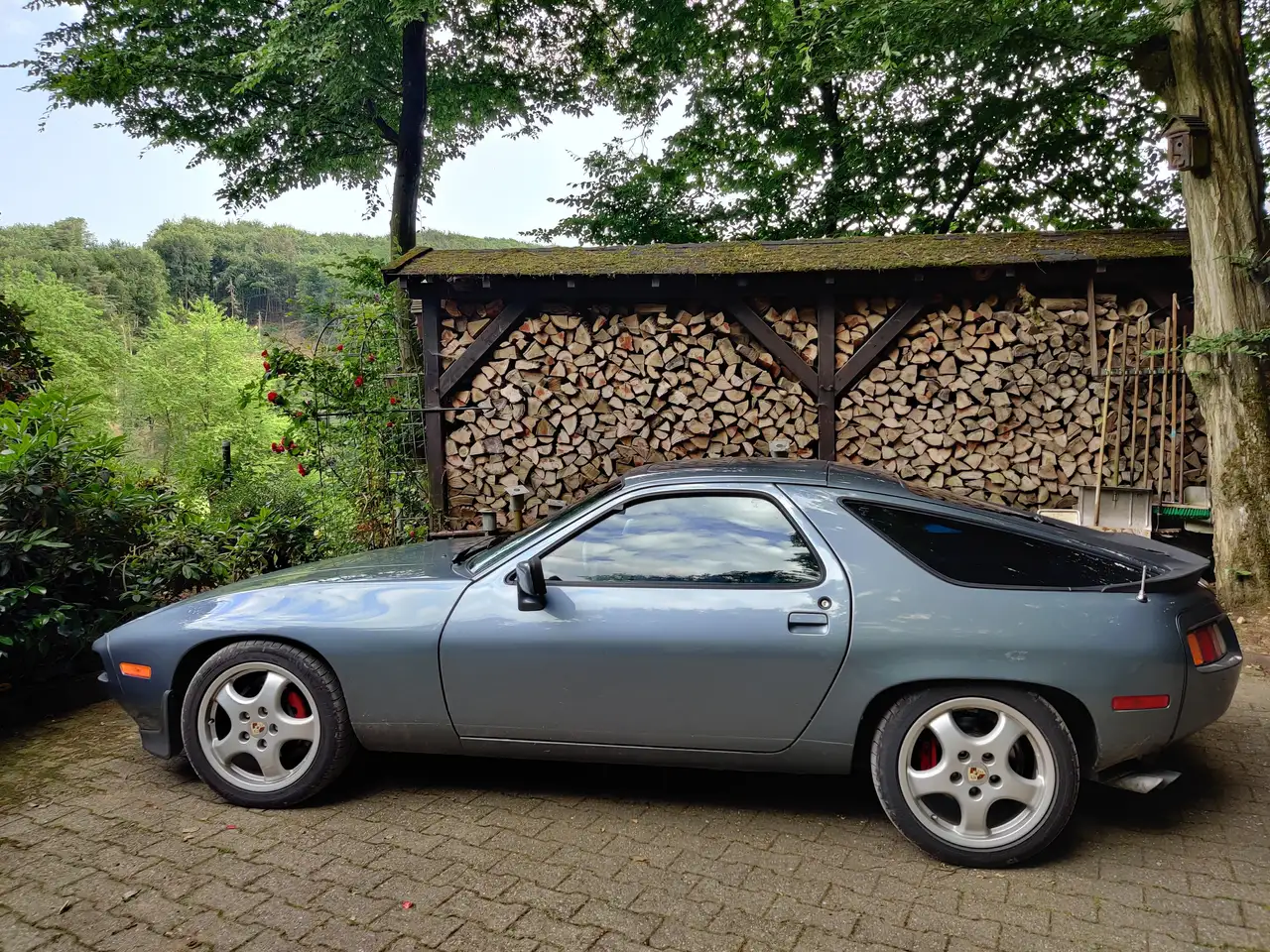 Porsche 928