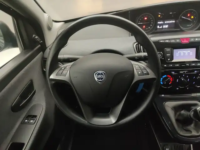 Lancia Ypsilon view 10