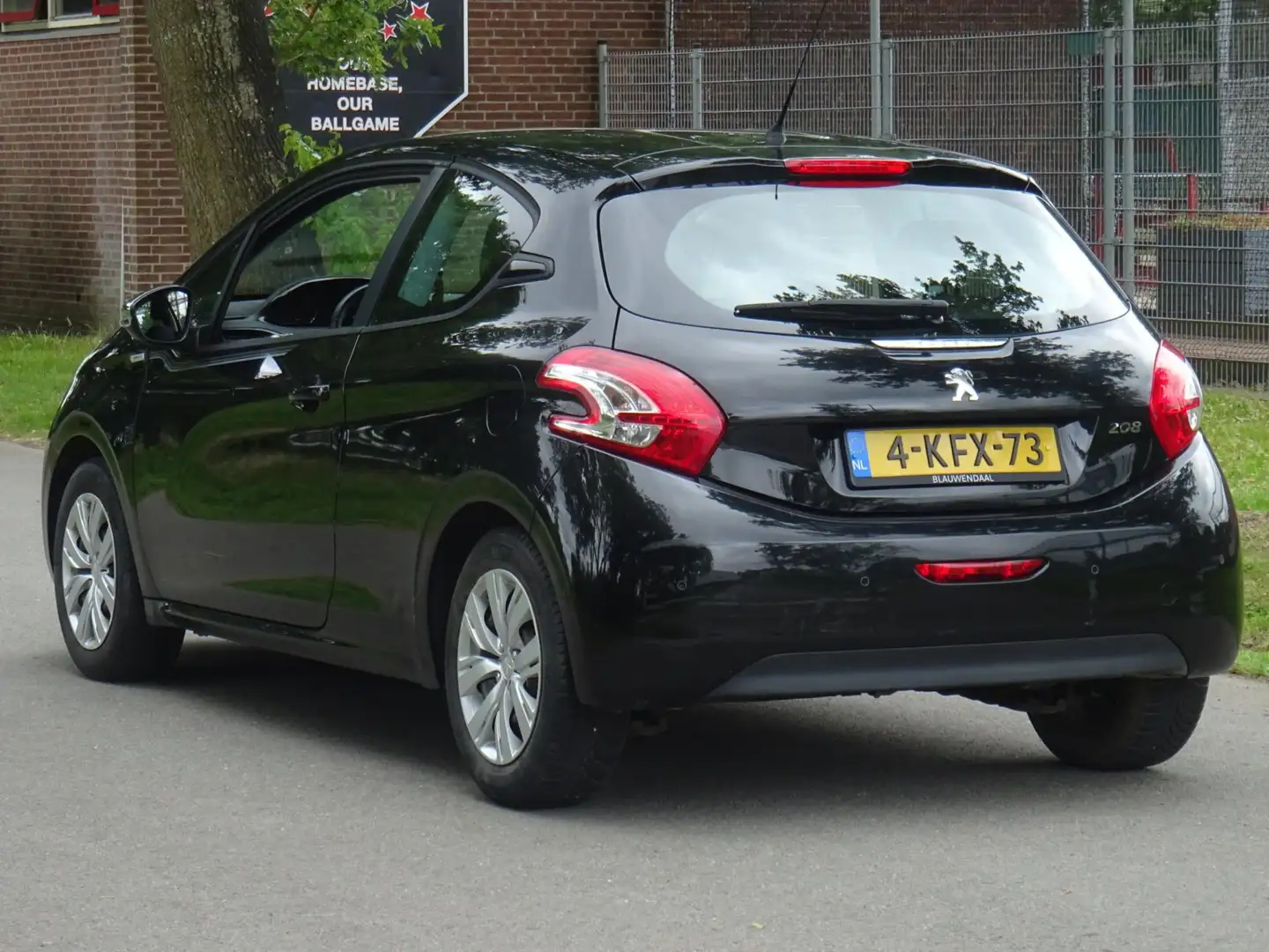Peugeot 208 1.2 VTi Urban Soul NAP/AIRCO/CRUISE/PDC/APK 2026 Zwart - 2