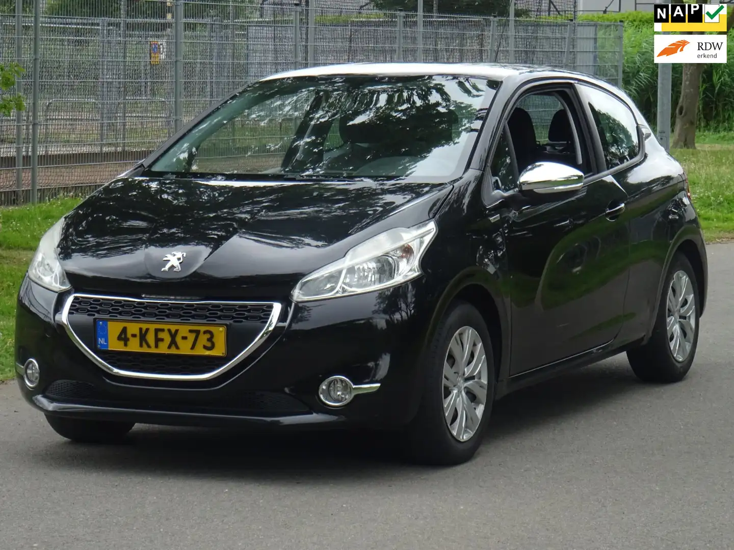 Peugeot 208 1.2 VTi Urban Soul NAP/AIRCO/CRUISE/PDC/APK 2026 Zwart - 1