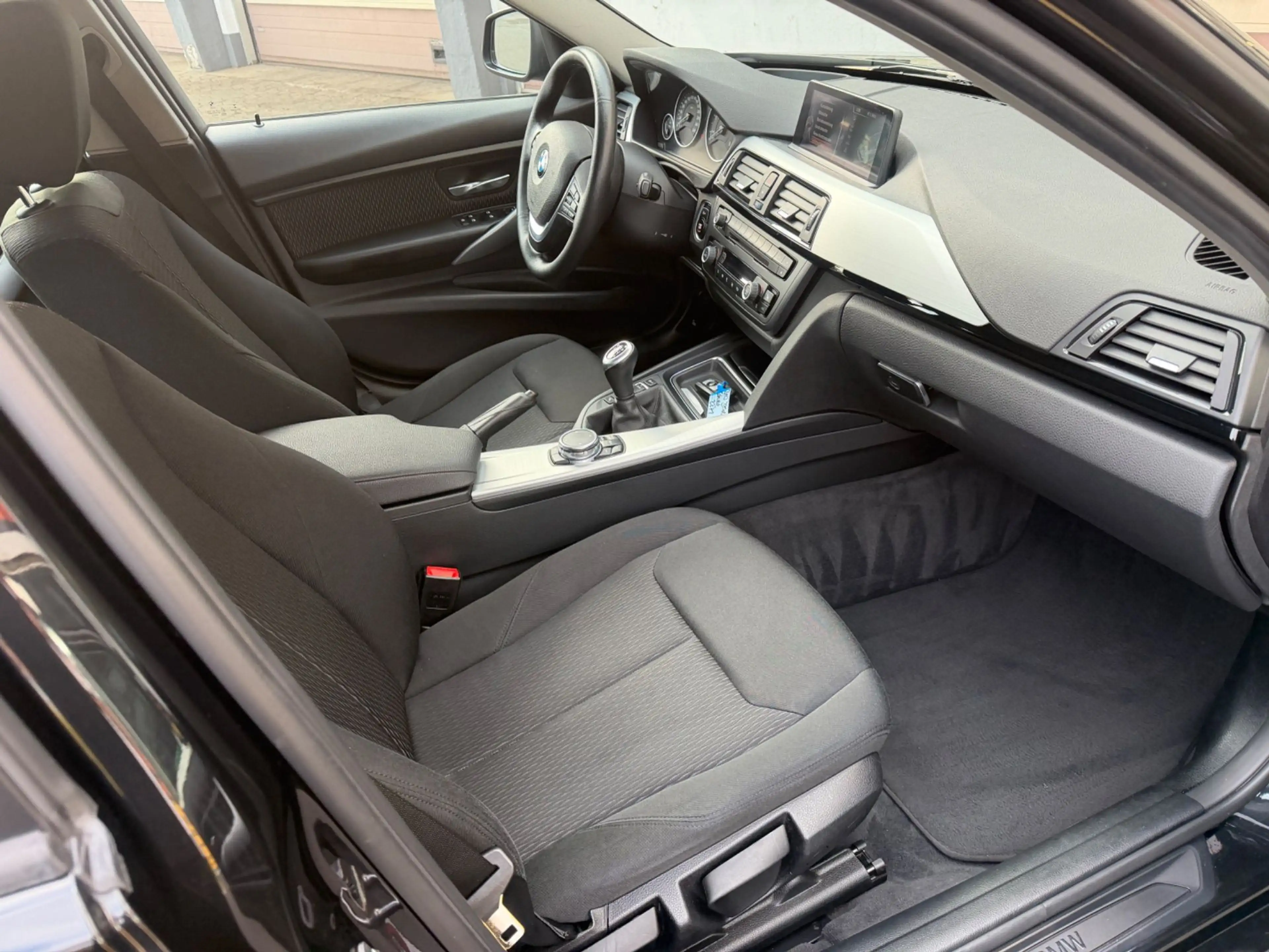 BMW 320 d Touring Comfort Navi Kamera AHK Panorama PDC — photo 6
