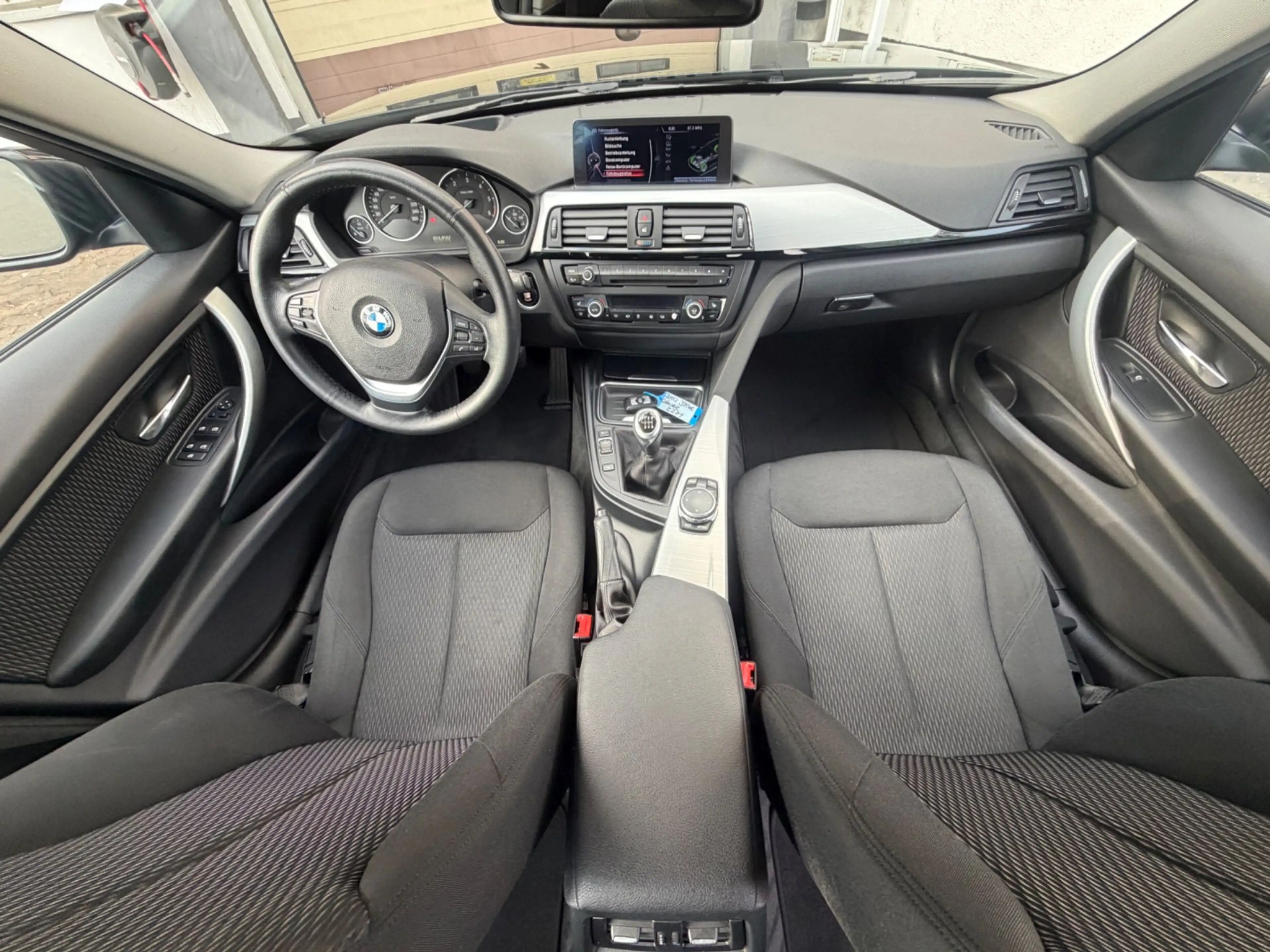 BMW 320 d Touring Comfort Navi Kamera AHK Panorama PDC — photo 9