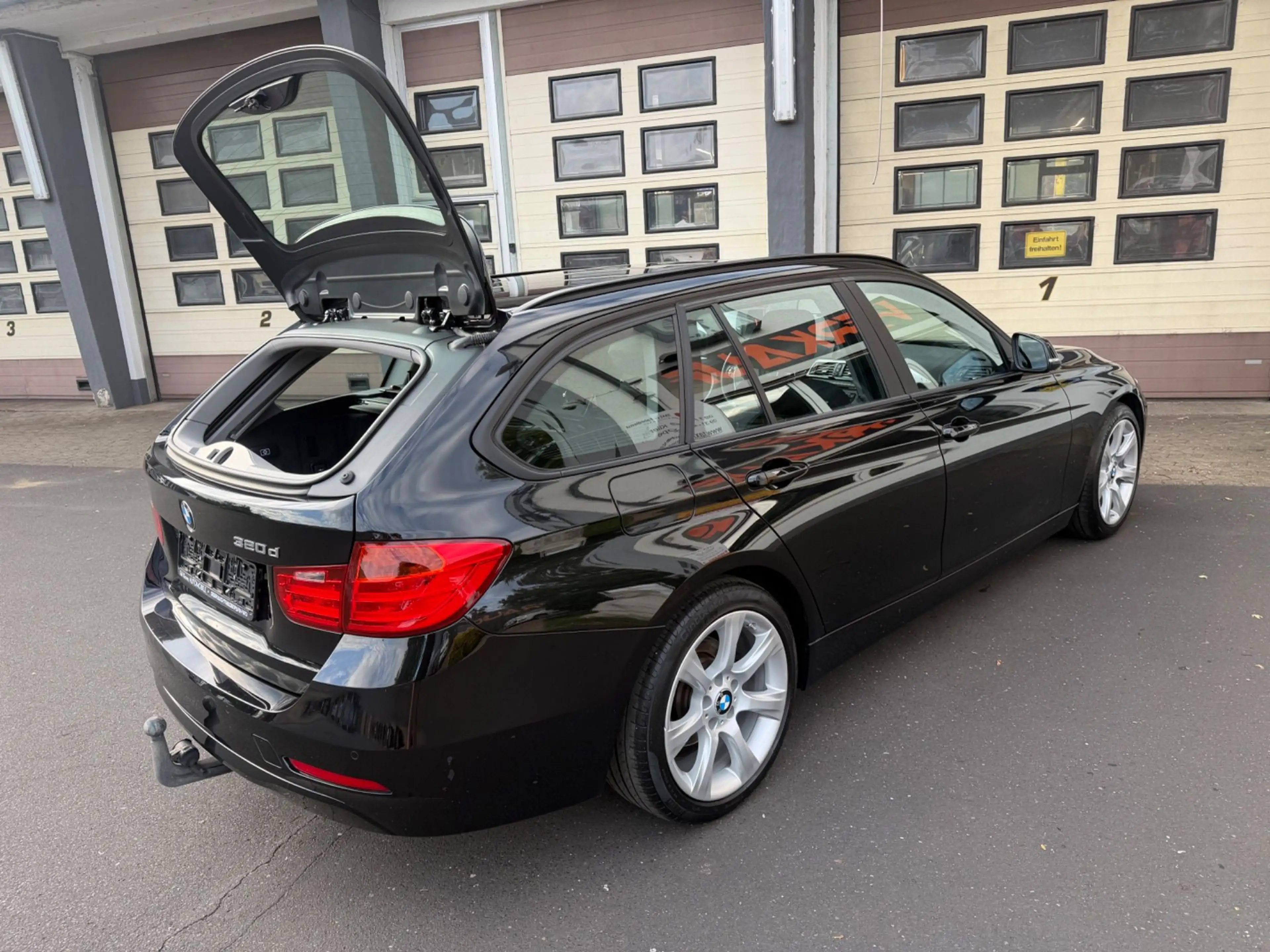 BMW 320 d Touring Comfort Navi Kamera AHK Panorama PDC — photo 12
