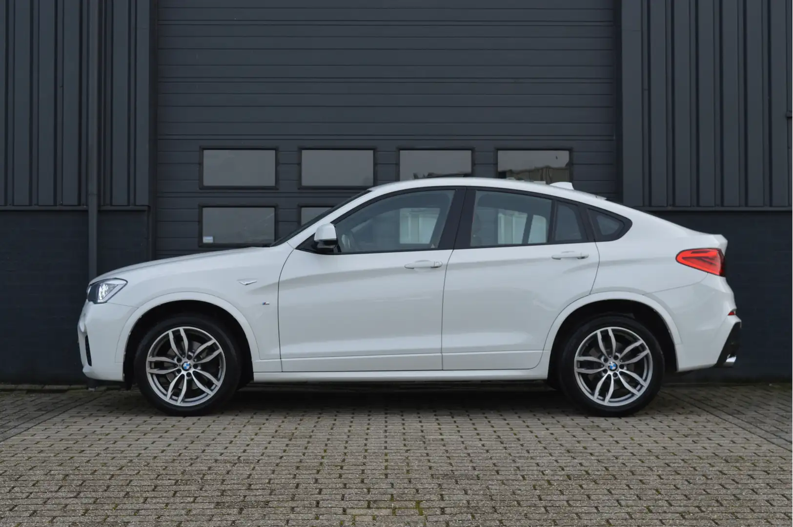 BMW X4 xDrive28i High Executive | ORG. NL | M-PAKKET | White - 2