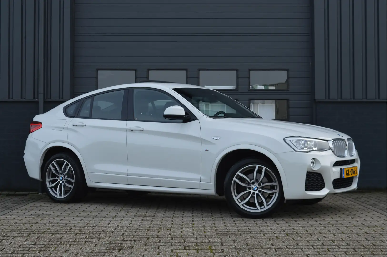 BMW X4 xDrive28i High Executive | ORG. NL | M-PAKKET | White - 1