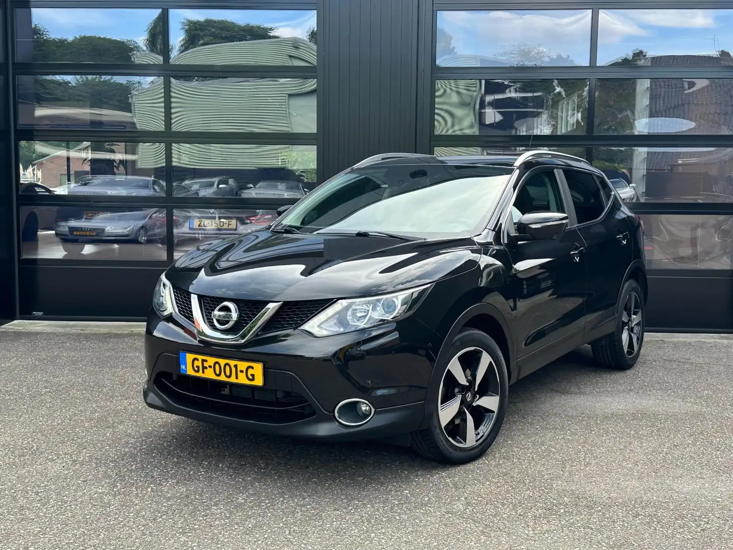 Nissan Qashqai 1.2 Connect Edition Led Navi Camera Pano Cruise Schwarz - 1