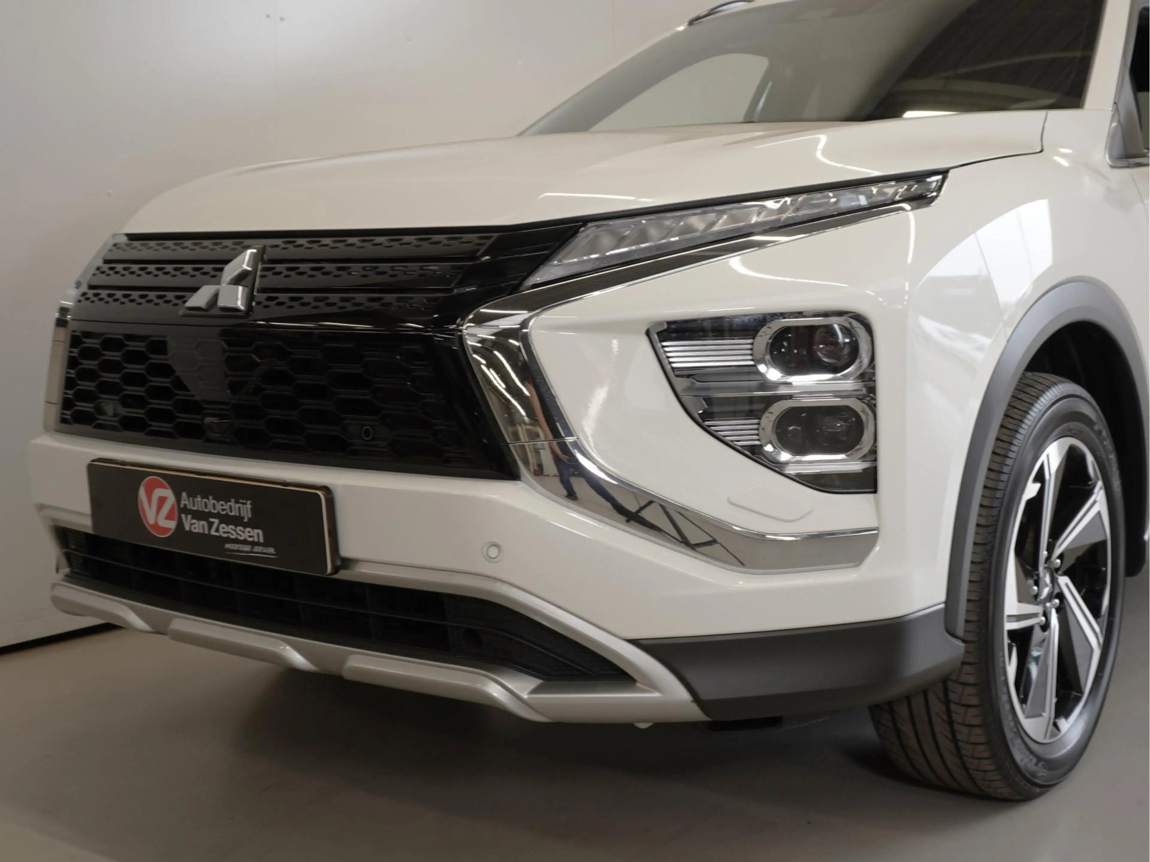 Mitsubishi Eclipse Cross 2.4 PHEV Intense+ | Navigatie | Apple Carplay / An — photo 2