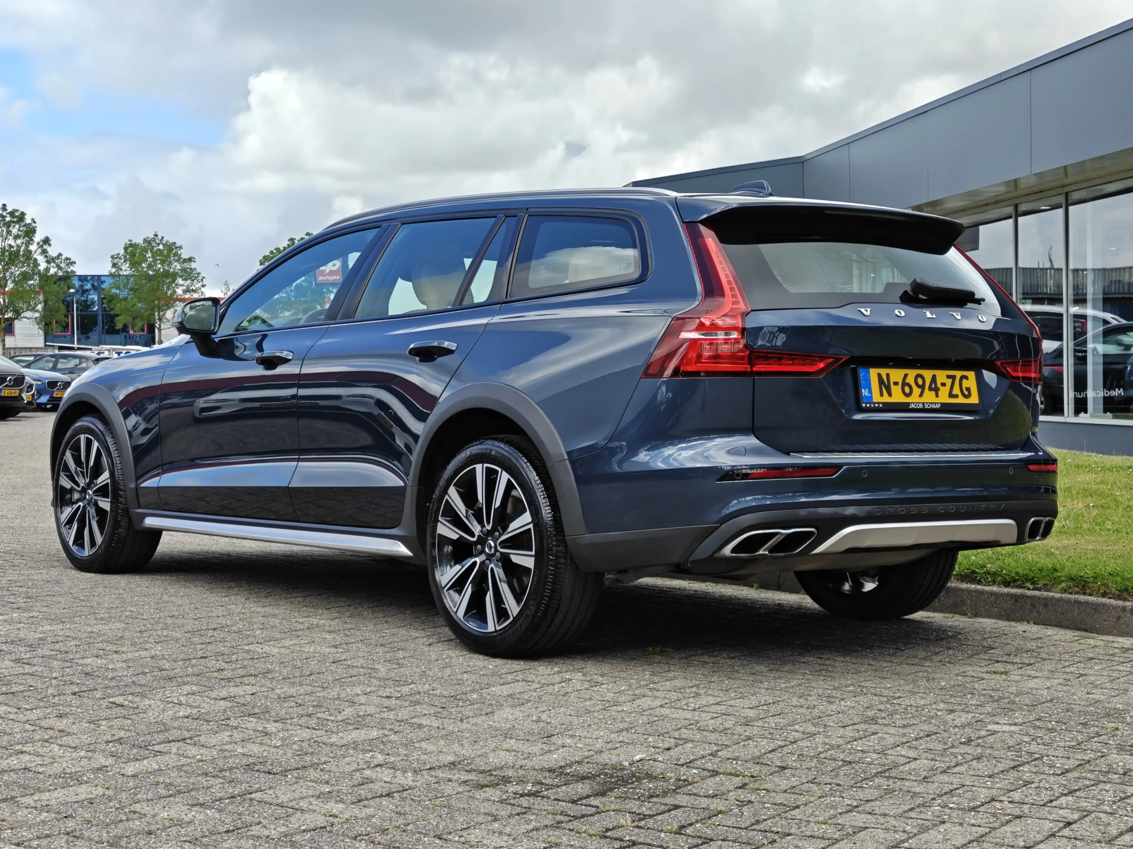 Volvo V60 Cross Country B5 251PK AWD Pro | Trekhaak | Adapt. Cruise | Stoe — photo 9