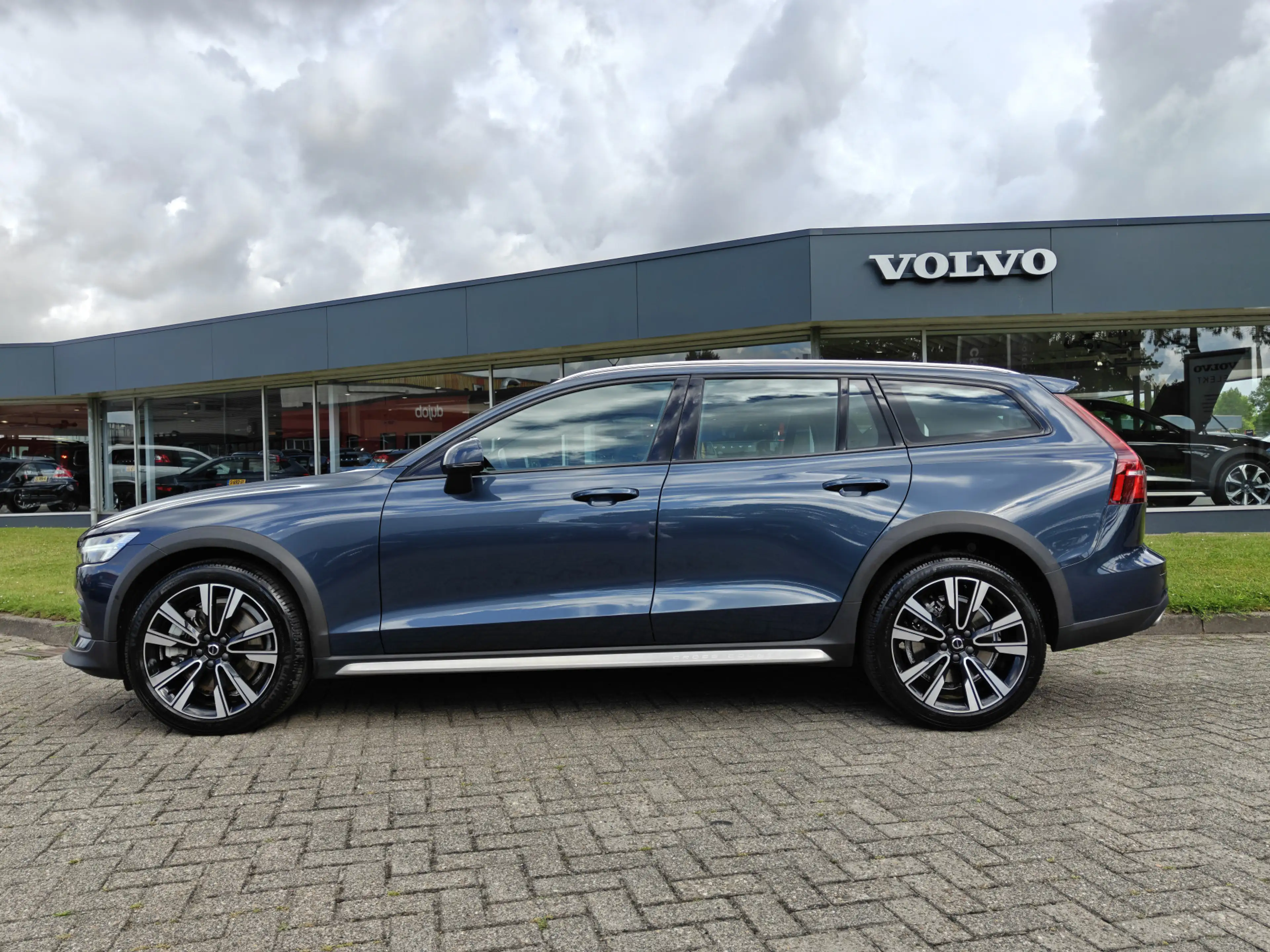 Volvo V60 Cross Country B5 251PK AWD Pro | Trekhaak | Adapt. Cruise | Stoe — photo 7