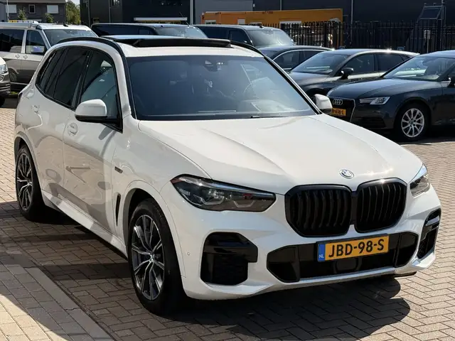 BMW X5 view 8