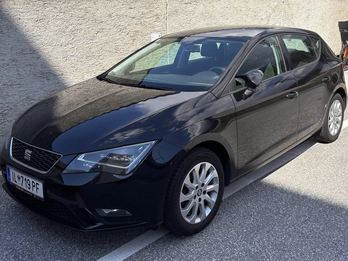SEAT Leon Leon Executive 1,2 TSI Executive Schwarz - 1