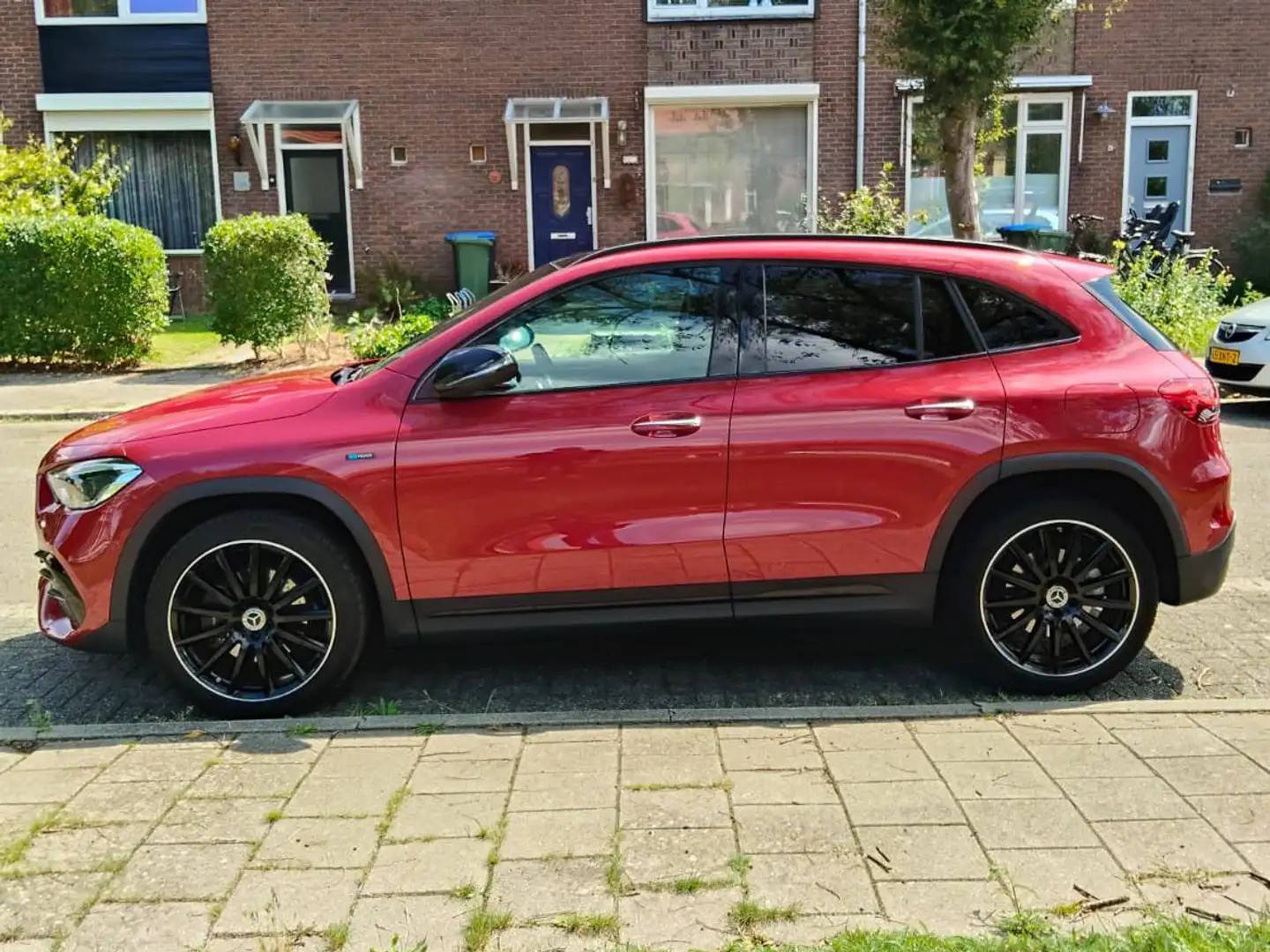 Mercedes-Benz GLA 250 e AMG Line Night Premium| PANO Piros - 1