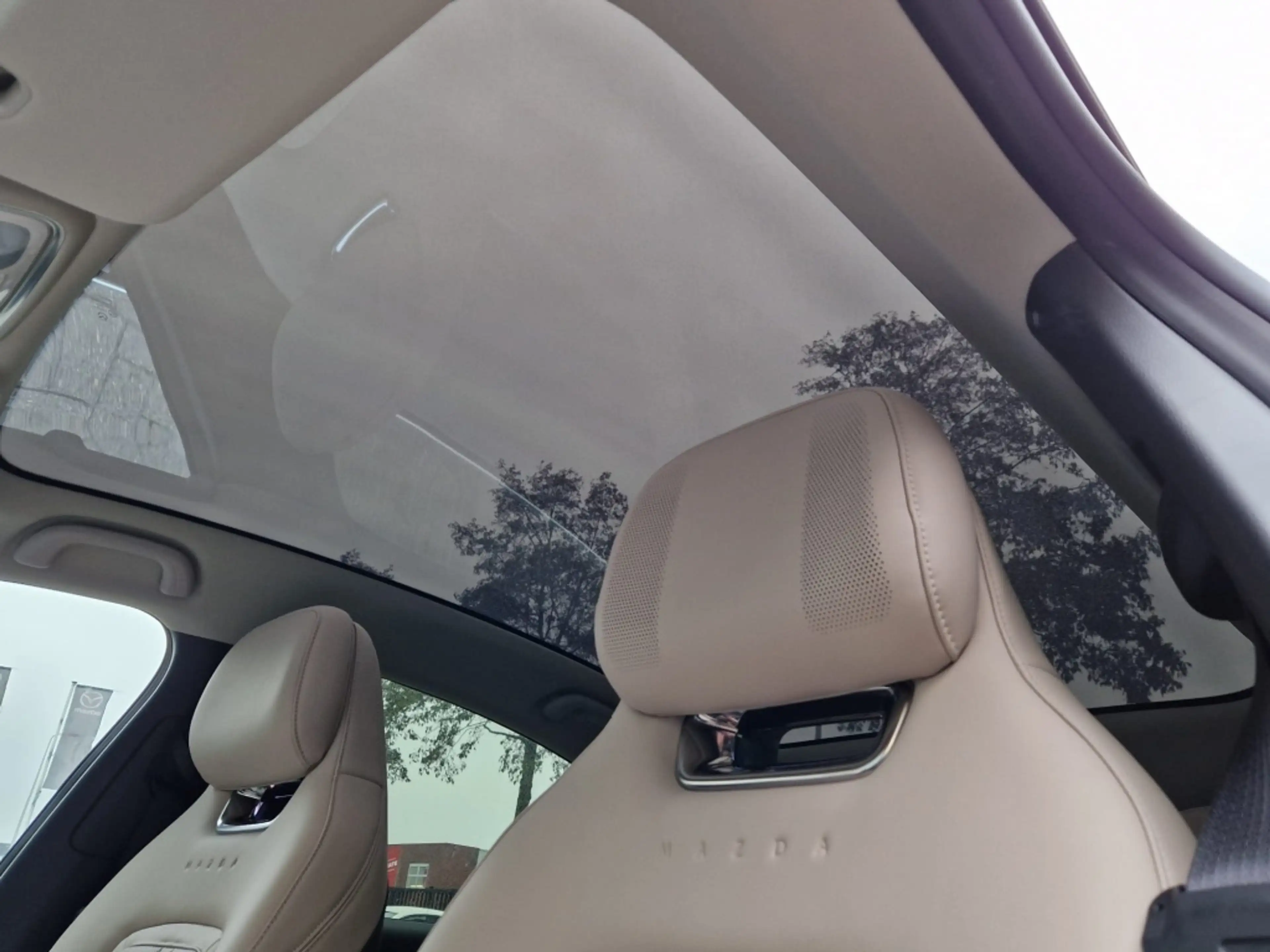 Mazda 6e Takumi 258pk / 68.8 kWh / Snelladen / Warm beige i — photo 3