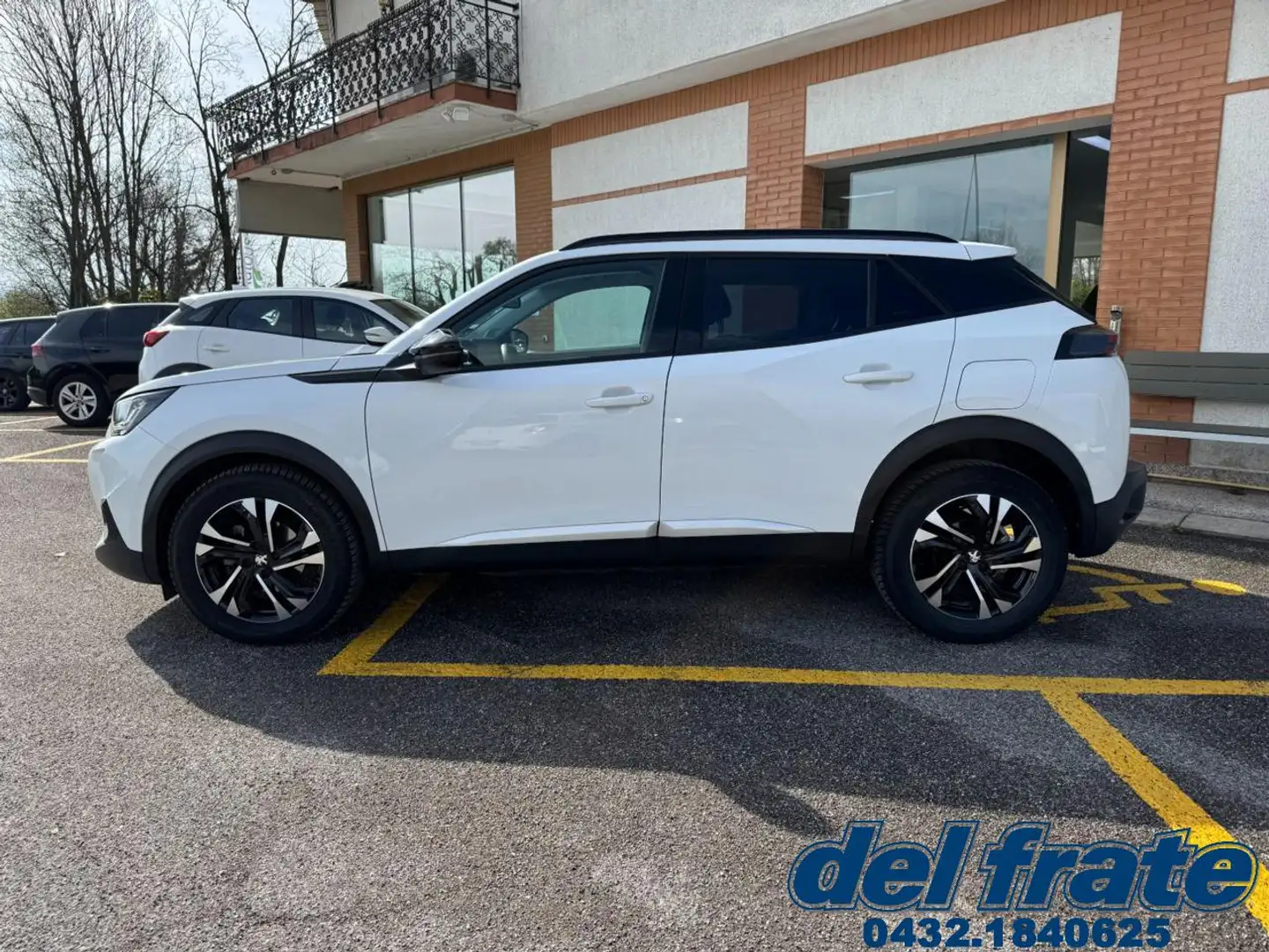 Peugeot 2008 II 1.2 PureTech 100Cv S&S Allure Pack Blanc - 2
