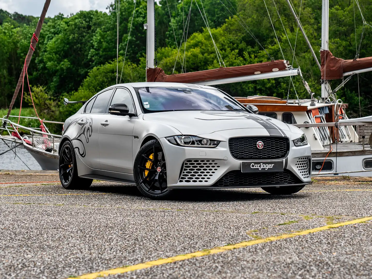 Jaguar XE Project 8 Gris - 1