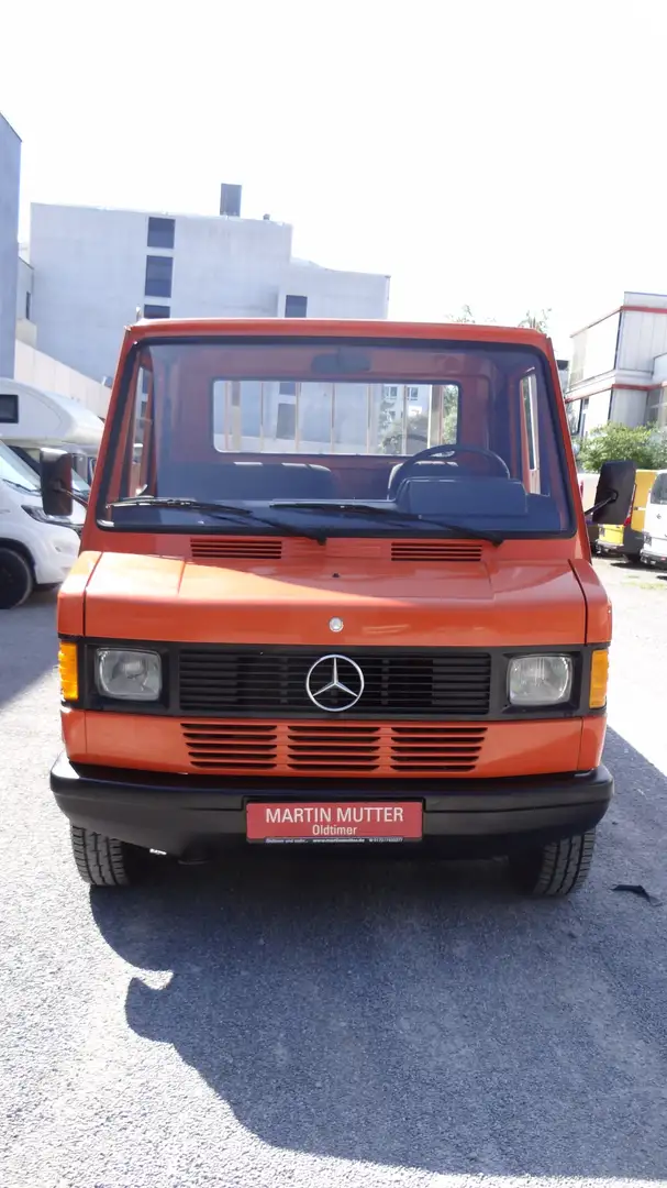 Mercedes-Benz 307 D Orange - 2