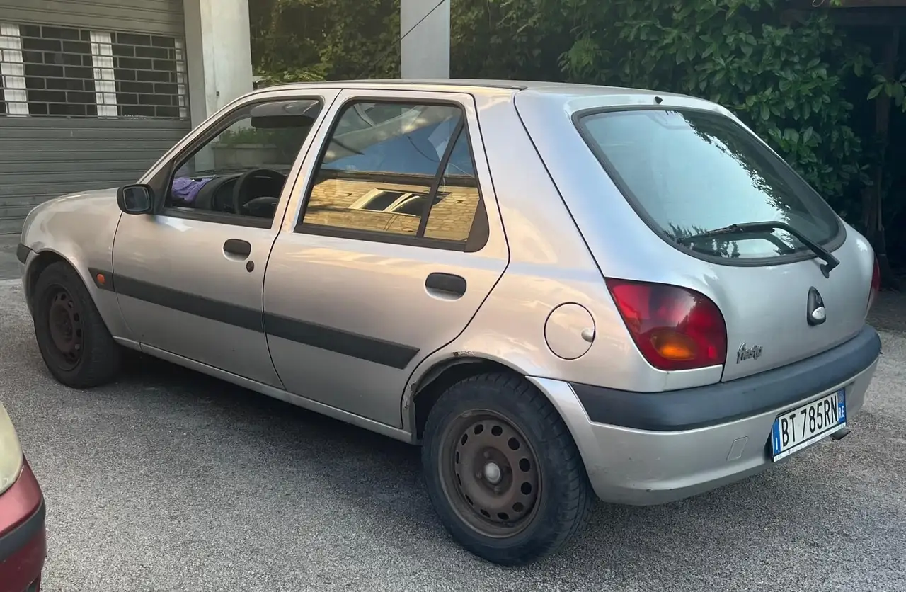 Ford Fiesta 5p 1.8 tddi Ambiente, foto 4