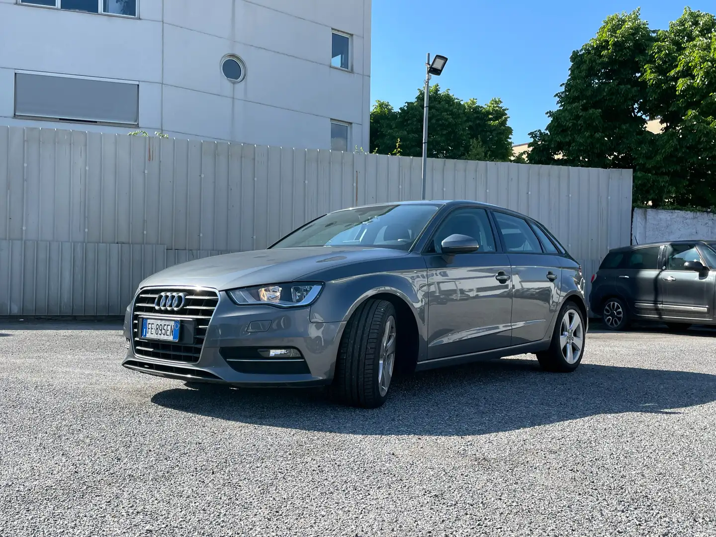 Audi A3 Sportback 1.6 TDI Ambition 110CV Grijs - 2