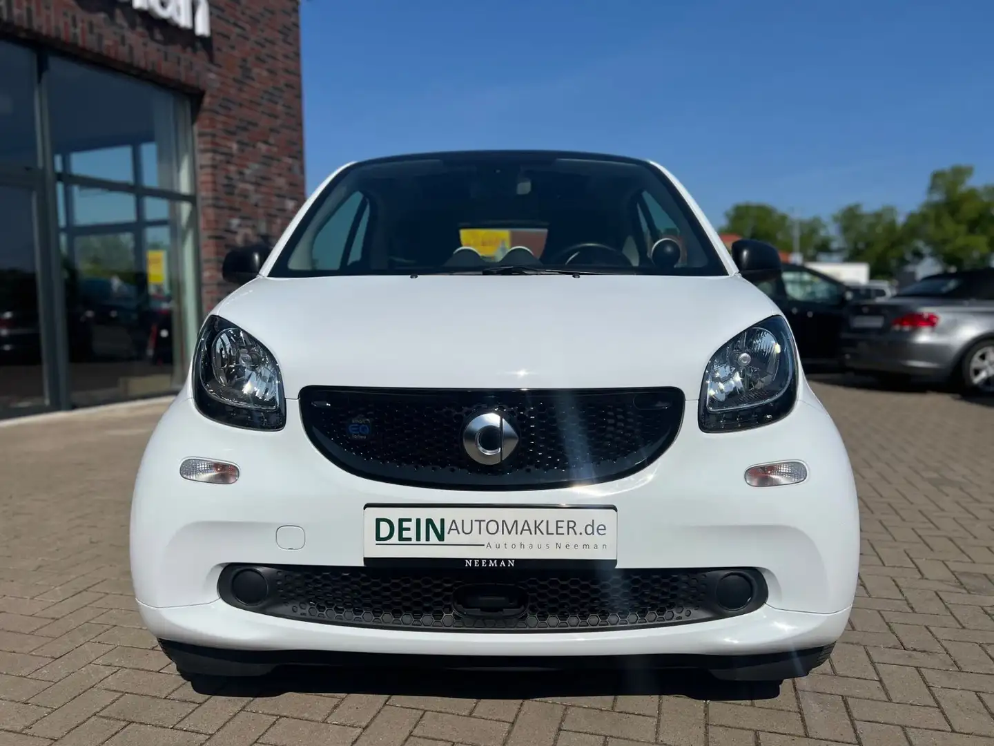 smart forTwo coupe electric drive*PANO*KLIMA*SHZ* Weiß - 2
