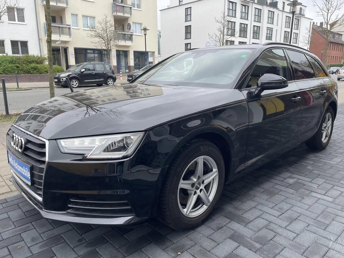 Audi A4 Avant 2.0 TDI S tronic design Schwarz - 1
