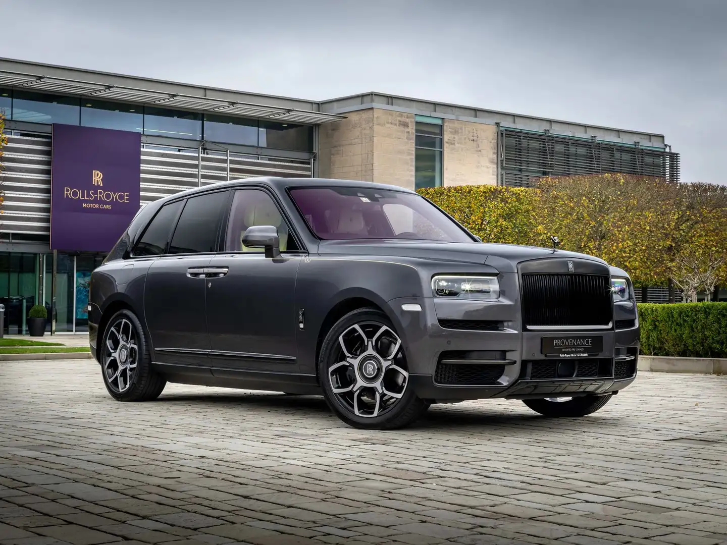 Rolls-Royce Cullinan Black Badge Cullinan *PROVENANCE* Grijs - 1