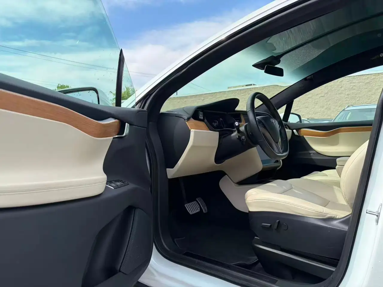 Tesla Model X снимка Tesla Model X