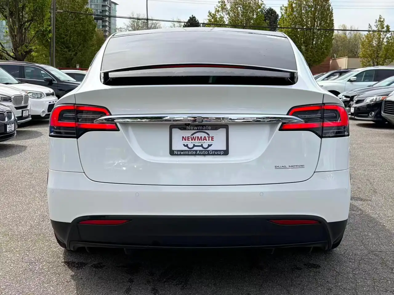 Tesla Model X снимка Tesla Model X