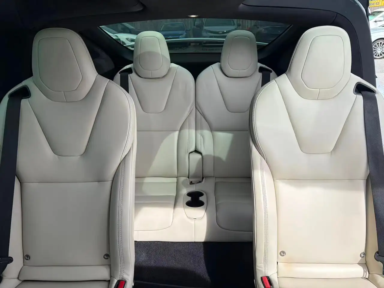 Tesla Model X снимка Tesla Model X