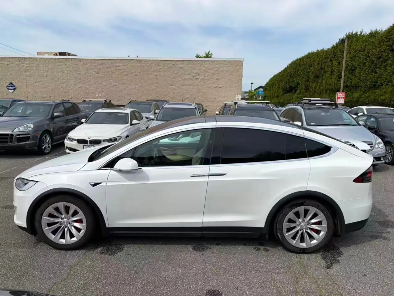 Tesla Model X снимка Tesla Model X