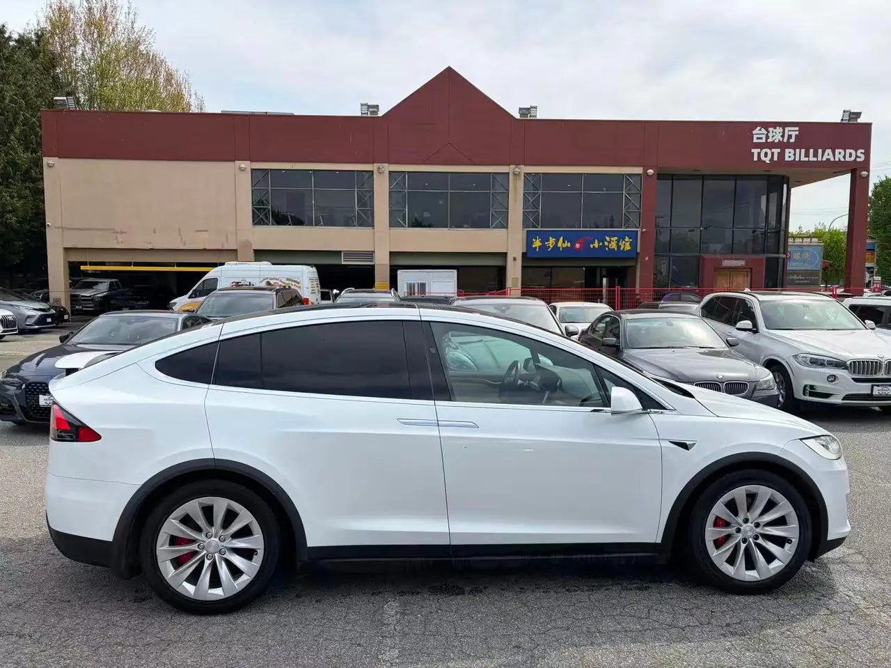 Tesla Model X снимка Tesla Model X